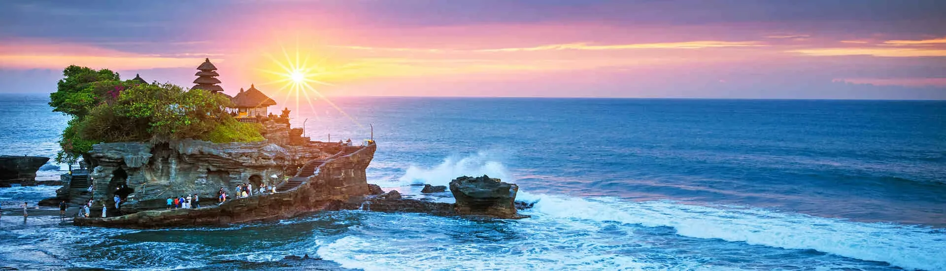 Sonnenuntergang am Tanah-Lot-Tempel auf Bali mit Meerblick – Eindruck einer Kombireise mit Bali