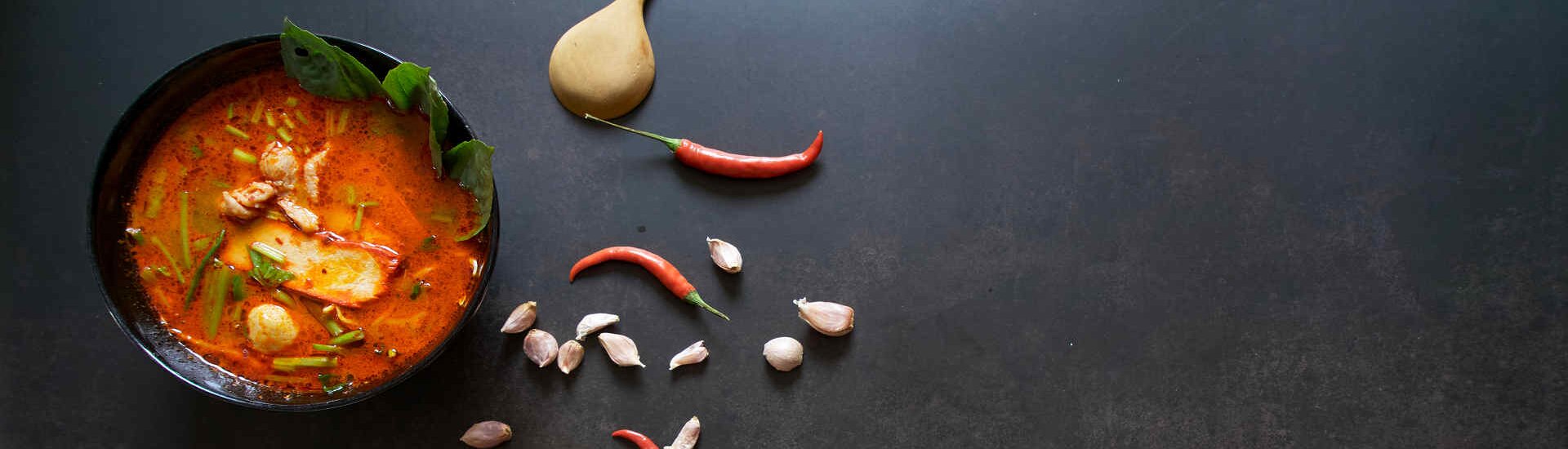 Entdecke die Vielfalt der thailändischen Küche mit Tom Yum Suppe