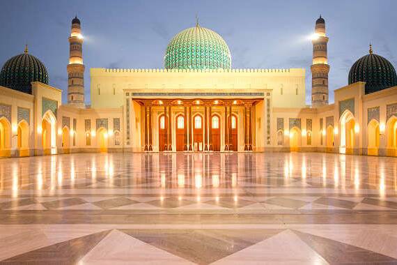 Die Große Sultan-Qabus-Moschee ist die Hauptmoschee in Oman