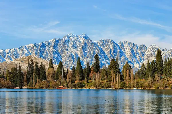 Neuseeland Kombireisen – Berglandschaft und See auf der Südinsel