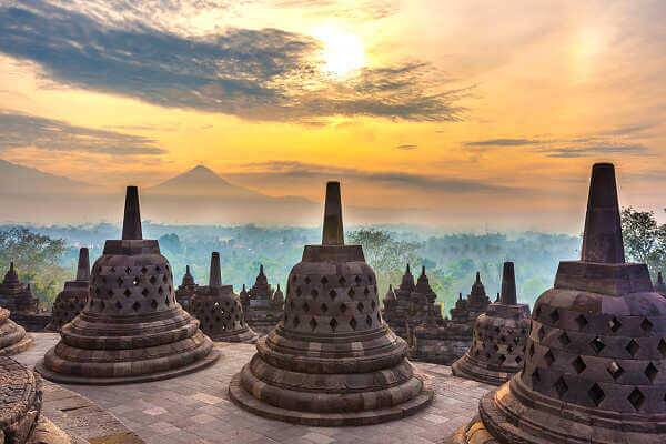 Candi Borobudur ist die größte buddhistische Tempelanlage der Welt in Indonesien Candi Borobudur Tempelanlage in Yogyakarta auf der Insel Java von Indonesien