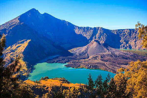 Vulkan Rinjani und Landschaft auf Lombok in Indonesien