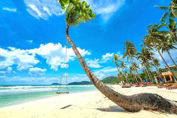 Palmenstrand auf Phu Quoc als Badeaufenthalt nach einer Indochina Rundreise durch Laos, Vietnam und Kambodscha