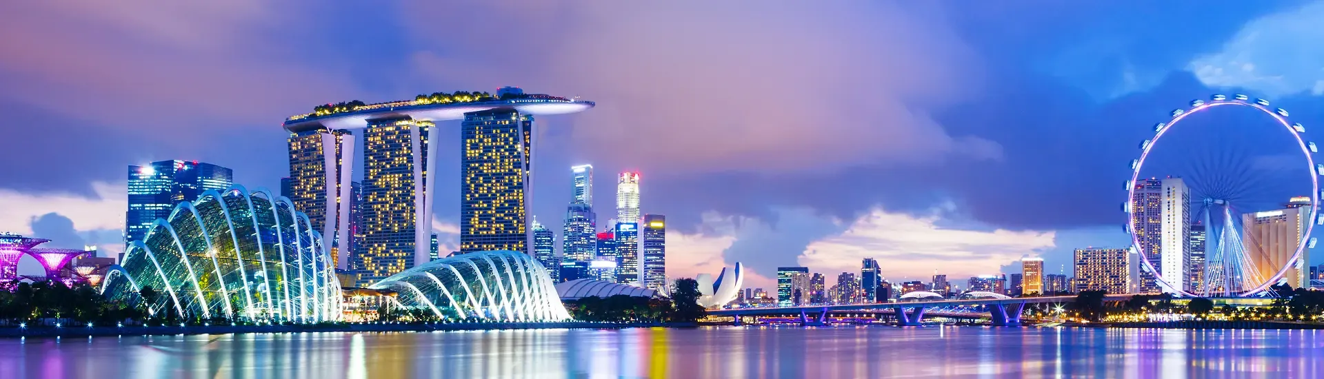 Skyline von Singapur bei Nacht – Kombireisen mit AsiaGo