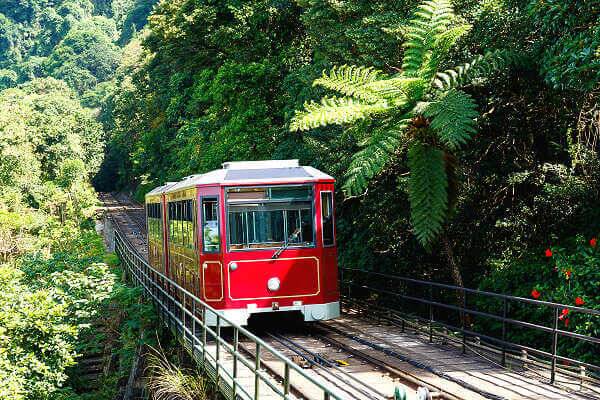 Die Kabelzugbahn von Hongkong auf den Peak, mit 552 Metern der höchste Punkt der Hongkong