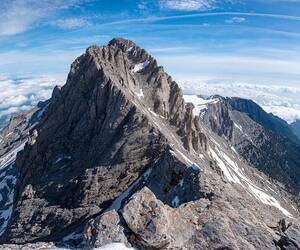 Blick auf das Olymp Gebirge in Griechenland bei klarem Himmel