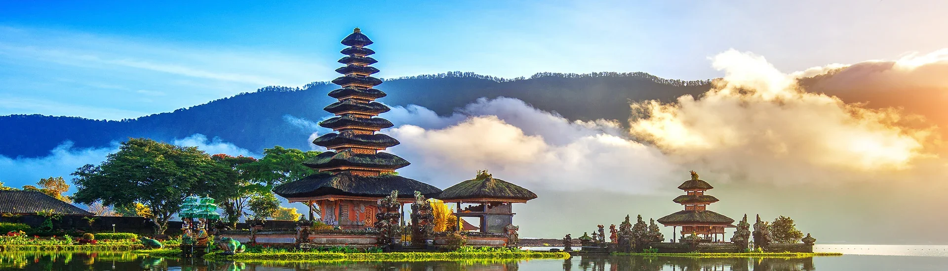 Bali Tempel mit Bergpanorama – Bali Reisen zu den schönsten Orten