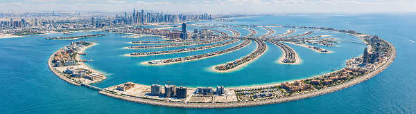 Palm Jumeirah mit Dubai Marina und der Skyline von Dubai