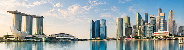 Skyline der Marina Bay in Singapur als Ziel einer Kombireise mit den Emiraten