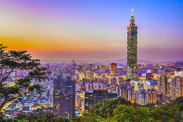 Skyline von Taipeh mit dem Taipei 101 in Taiwan