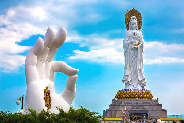 Auf der Insel Hainan an der Südküste von China befindet sich die Nanshan Guanyin Statur