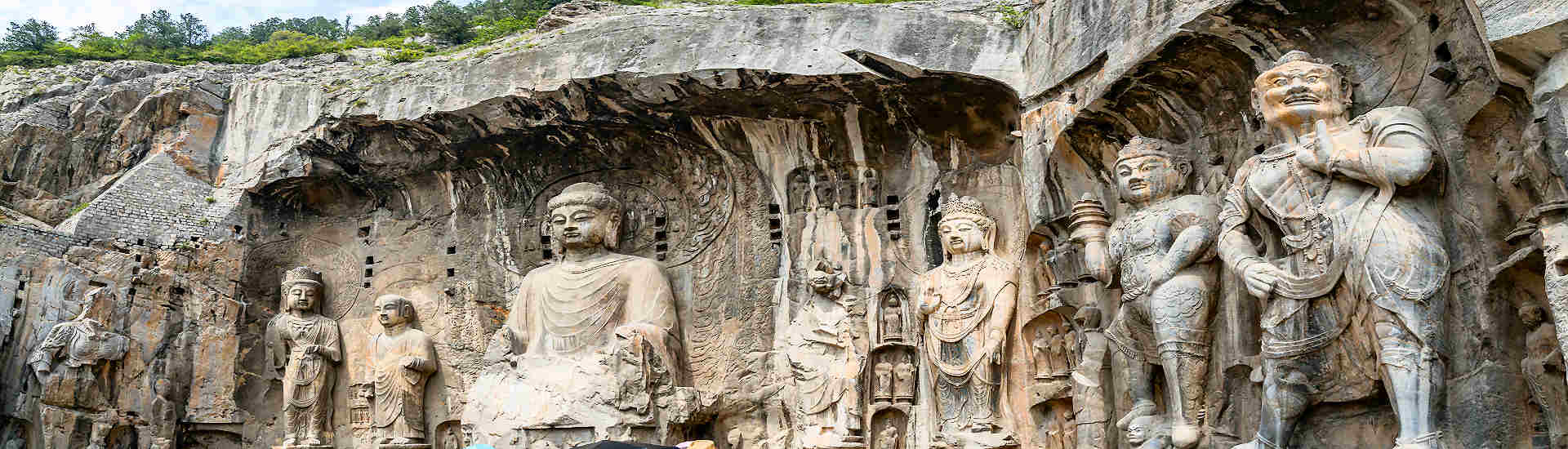 Bild der beeindruckenden Fengxiangsi Höhle in Luoyang, China, ein Highlight deiner Reise durch dieses faszinierende Land
