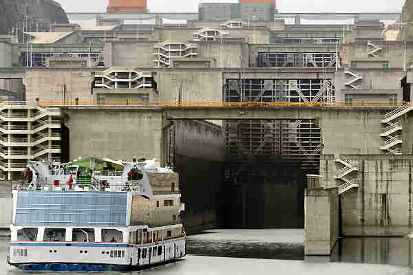Bild einer Schleuse am Drei Schluchten Staudamm in China