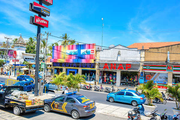 Die Stadt Kuta im Süden von Bali gilt als das Partyzentrum