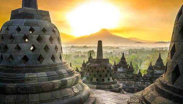 Entdecken Sie die faszinierende Vielfalt Indonesiens: Sichern Sie sich Ihren Urlaub und tauchen Sie in ein Paradies voller Naturschönheiten und kultureller Schätze ein!