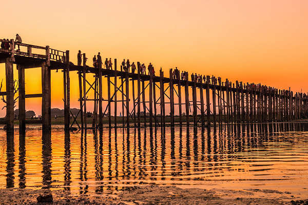 Die U-Bein-Brücke südlich von Mandalay in Myanmar