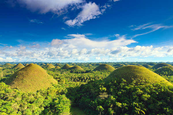 Die Chocolate Hills auf Bohol gehören zu den beeindruckendsten Sehenswürdigkeiten auf den Philippinen
