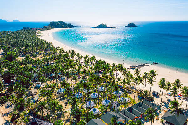 Von El Nido liegt der Nacpan Beach nicht weit entfernt und ist einer der schönsten Strände der Philippinen