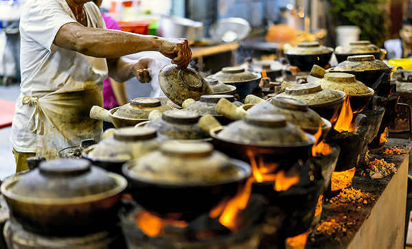 In Singapur kann man in über 100 Hawker Centres asiatisches Street Food genießen