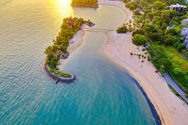 Der größte Strand heißt Central Beach, der schönste Strand ist der Sentosa Palawan Beach