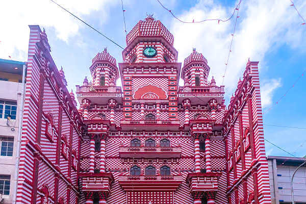 Die Jami-Ul-Alfar-Moschee, die Rote Moschee genannt wird, befindet sich in Colombo der Hauptstadt von Sri Lanka