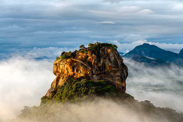 Sigiriya ragt 200 Meter aus der Zentralebene von Sri Lanka empor