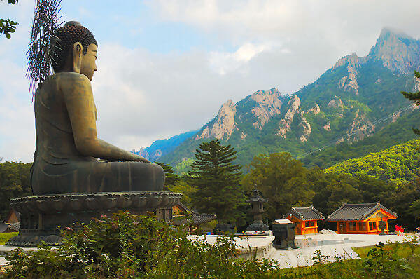 Der Seoraksan Nationalpark in Südkorea ist ein atemberaubender Ort, den man gesehen haben muss