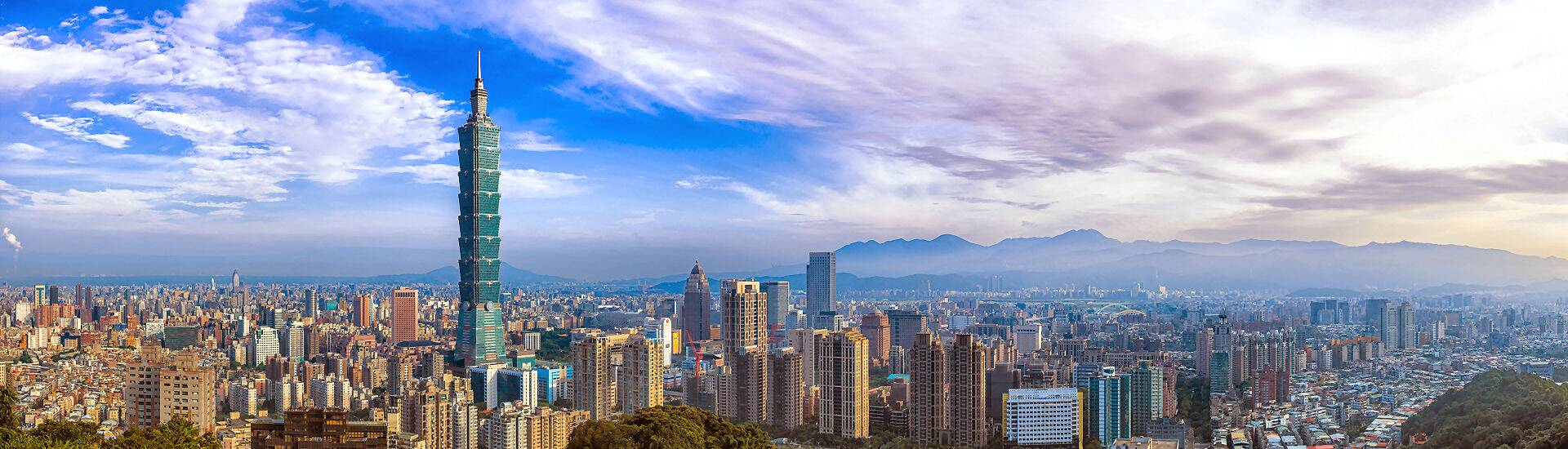 Taipeh 101 bei schönem Wetter. Beste Reisezeit für Taiwan planen!