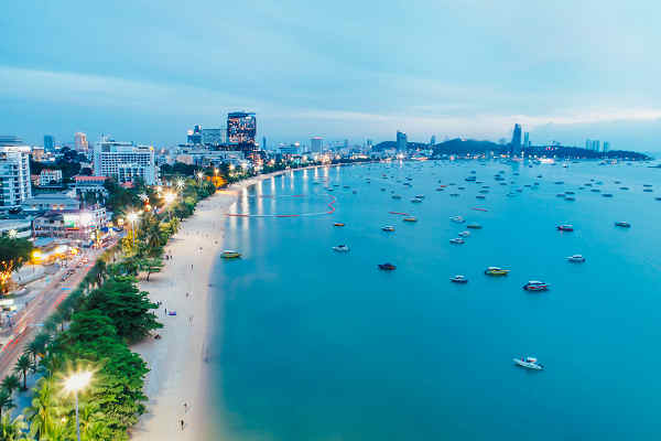 Entdecken Sie das aufregende Nachtleben von Pattaya Beach
