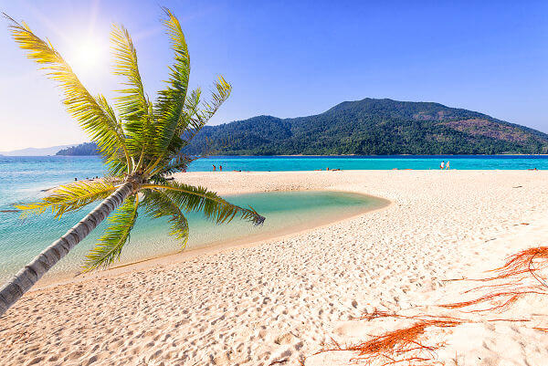 Insel Koh Lipe mit puderweißen Stränden und türkisblauen Meer - die Malediven von Thailand