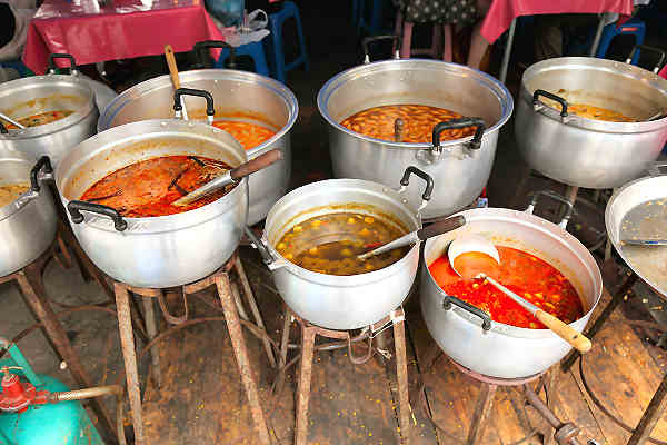 Bild Straßenstand mit köstlichem Street-Food am Patong Beach, Phuket, Thailand