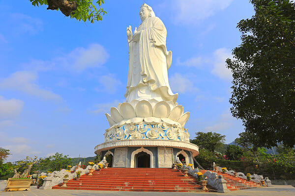 Da Nang ist eine Küstenstadt in Zentralvietnam und bekannt ist für schönen Sandstrände