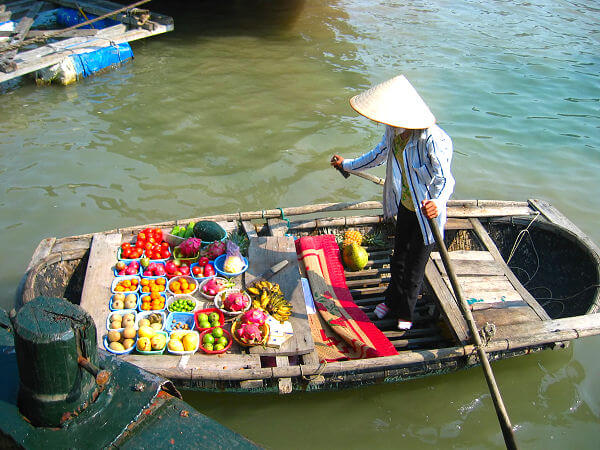 Das Mekong Delta ist eine Region aus Flüssen, Reisfeldern, Sümpfen und Inseln mit schwimmenden Märkten