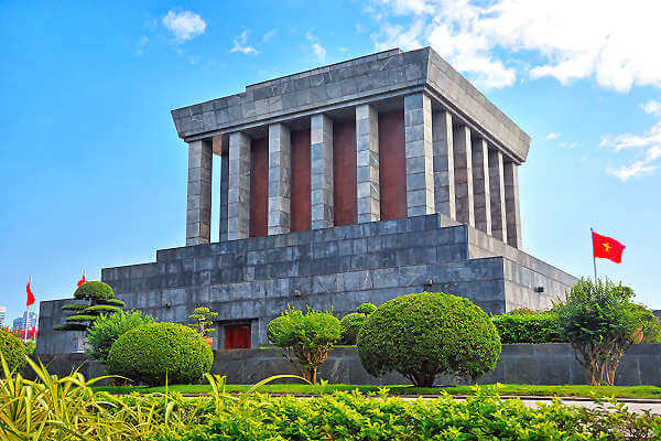 Ho Chi Minh-Mausoleum: Ein Ehrfurcht gebietendes Denkmal in Hanoi Bild des Ho Chi Minh-Mausoleums in Hanoi, einem historischen Wahrzeichen Vietnams