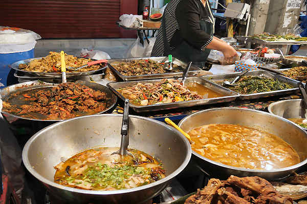 Streetfood in Asien – lecker, günstig und abwechslungsreich. Streetfood in Asien – kulinarische Vielfalt für jeden Geschmack.