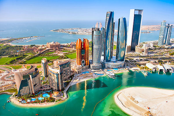 Abu Dhabi Corniche Strandpromenade Corniche: Die glamouröse Strandpromenade in Abu Dhabi