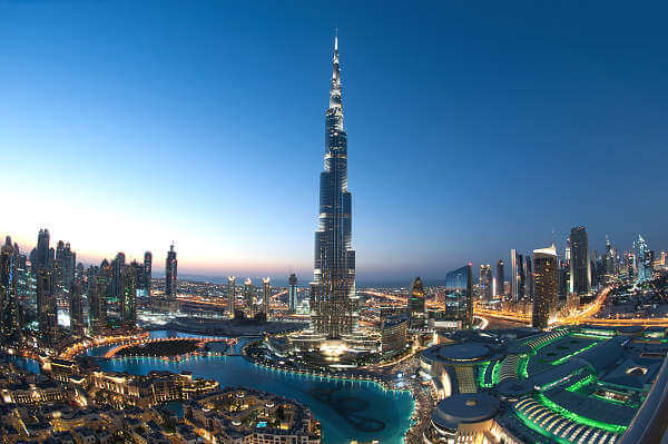 Das Burj Khalifa ist Mit einer Höhe von 828 Metern das höchste Bauwerk der Welt