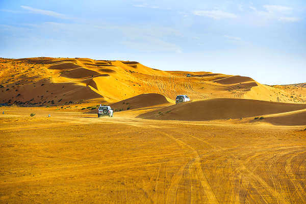 Die Wüste Wahiba Sands im Oman Die atemberaubende Wüste Ramlat al Wahiba und die Oase Mintrib
