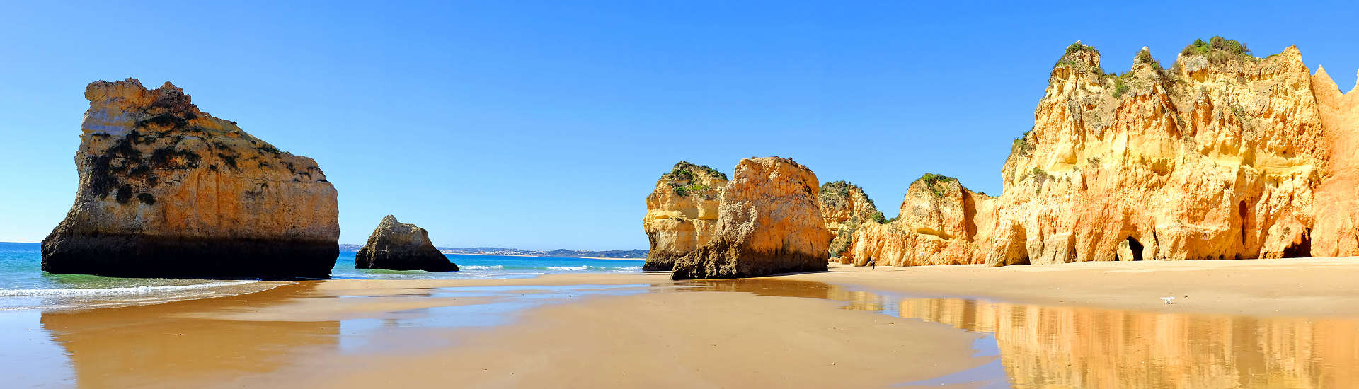 Portugal Urlaub: Praia dos Três Irmãos – Felsenstrand in der Algarve