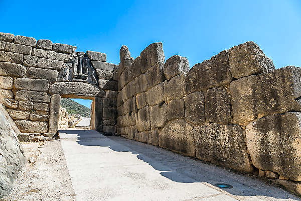 Löwentor in Mykene, Griechenland: Historisches Wahrzeichen der Antike Das Löwentor von Mykene in Griechenland – Antikes Tor mit Löwenrelief