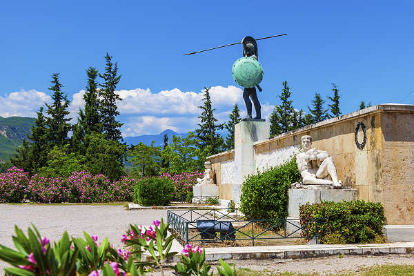Leonidas-Skulptur in Sparta, Griechenland: Monument der antiken Krieger Statue von König Leonidas in Sparta, Griechenland – Symbol der antiken Kriegerkultur