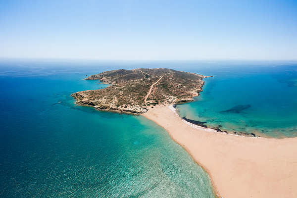 Prasonisi Beach – Paradies für Windsurfer und Kitesurfer Prasonisi Beach auf Rhodos mit kitzelndem Wasser und Windsurfern